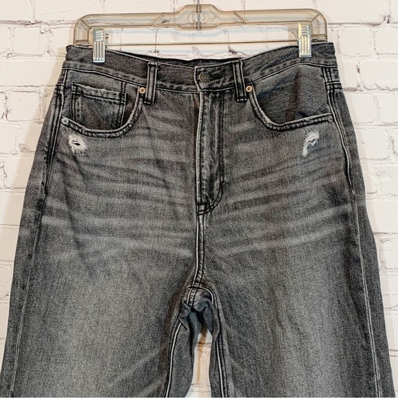 American Eagle Hi rise Mom Jeans Distressed - Picture 3 of 8